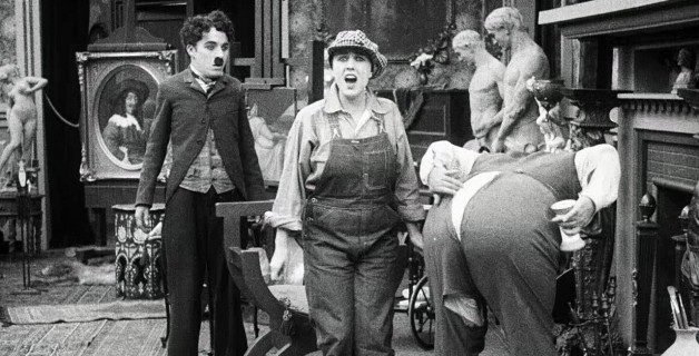 ℝ𝕖𝕔𝕠𝕣𝕕𝕒𝕞𝕠𝕤 𝕖𝕝 𝕖𝕤𝕥𝕣𝕖𝕟𝕠 𝕕𝕖 Charlot, tramoyista de cine