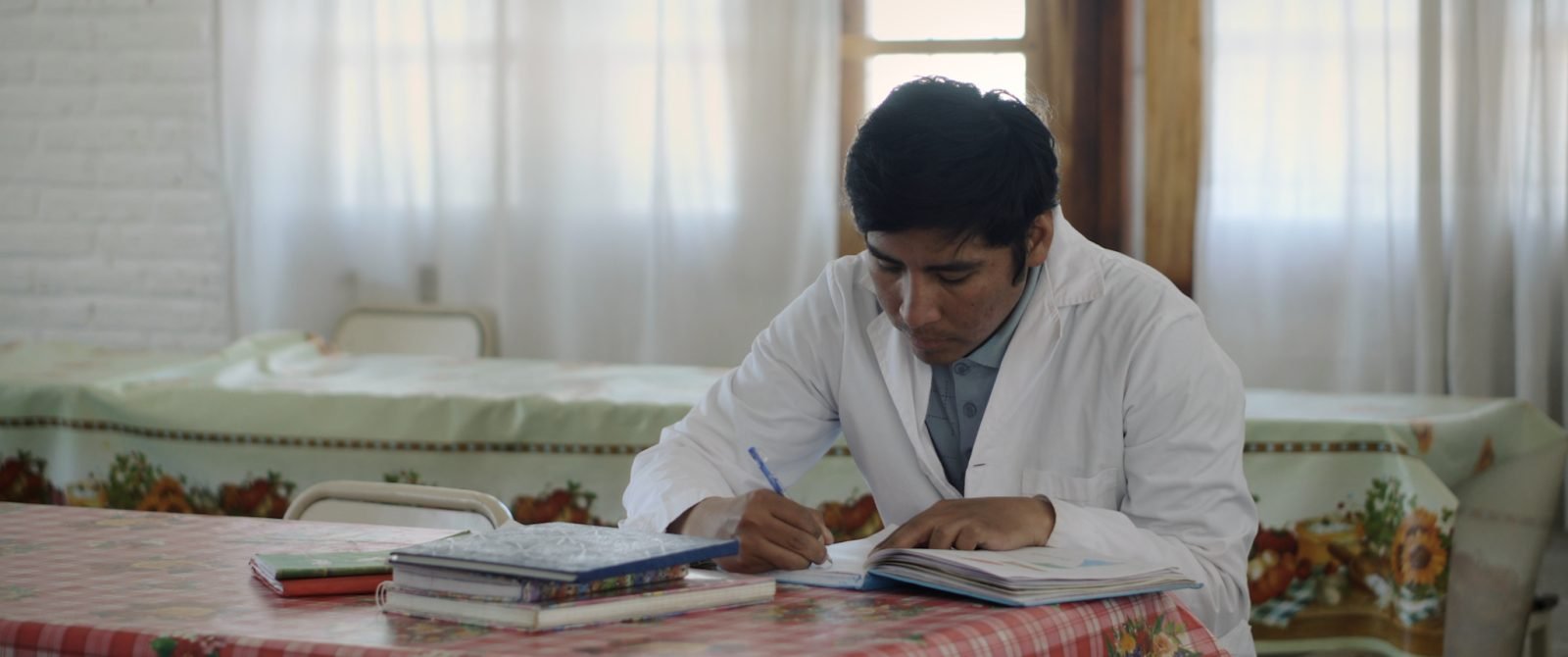 ENTRECERROS una película de Leonardo Cauteruccio