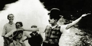 ℝ𝕖𝕔𝕠𝕣𝕕𝕒𝕞𝕠𝕤 𝕖𝕝 𝕖𝕤𝕥𝕣𝕖𝕟𝕠 𝕕𝕖 Charlot, tramoyista de cine