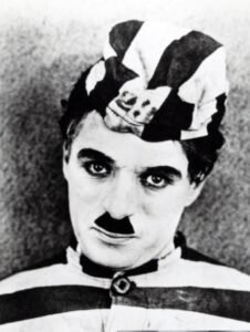 ℝ𝕖𝕔𝕠𝕣𝕕𝕒𝕞𝕠𝕤 𝕖𝕝 𝕖𝕤𝕥𝕣𝕖𝕟𝕠 𝕕𝕖 Charlot, tramoyista de cine