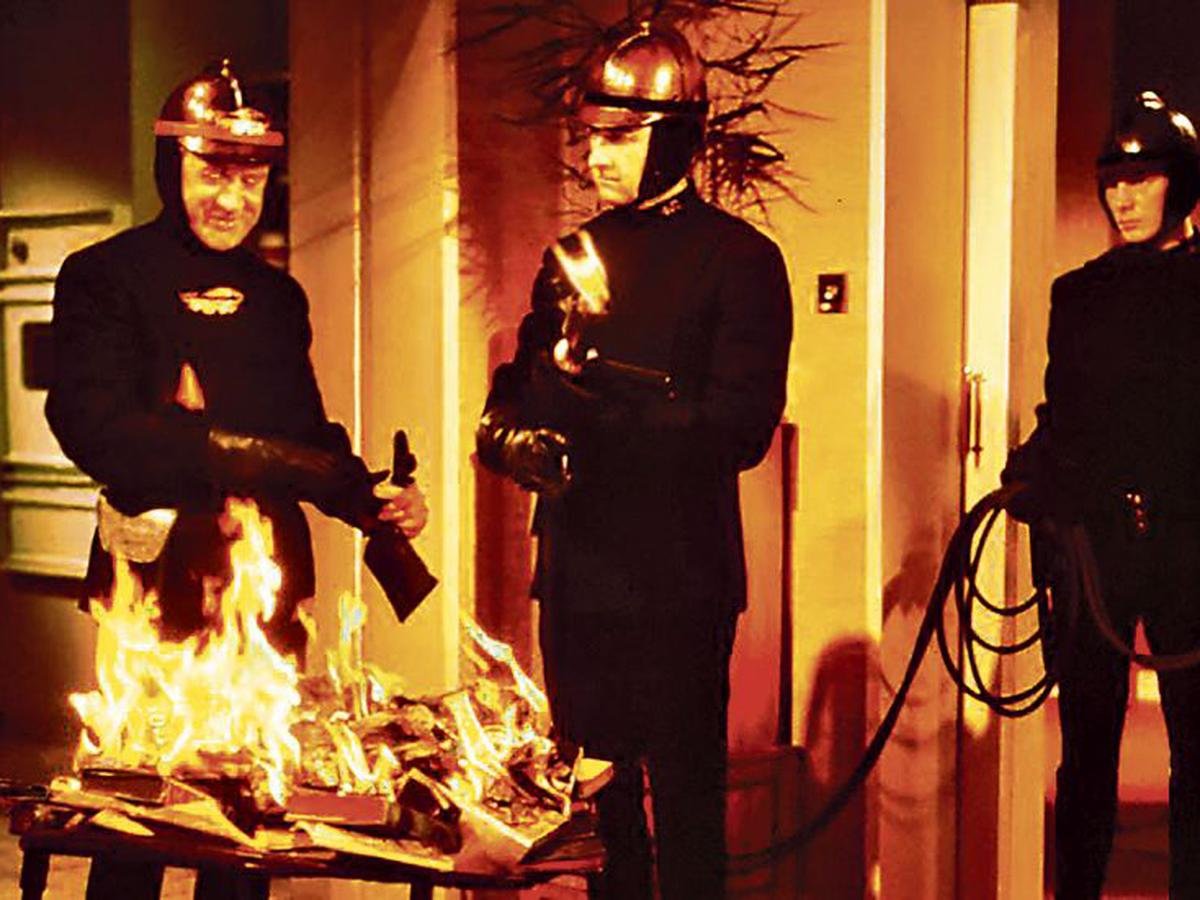 Cᵢₙₑ y ᵣₑₗᵢdₐd La Quema de Libros: De la Historia a la Ficción en Fahrenheit 451