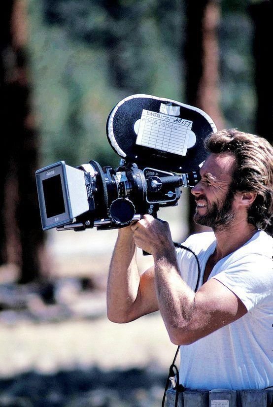 🌟 R͙e͙c͙o͙r͙d͙a͙m͙o͙s͙ e͙l͙ c͙u͙m͙p͙l͙e͙a͙ño͙s͙ d͙e͙ 🌟 Clint Eastwood: Actor, Director y Leyenda del Cine